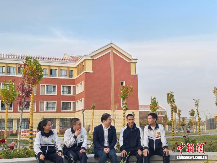 江苏四位援疆教师高考送考，半载任期践行“种梦”初心  第1张