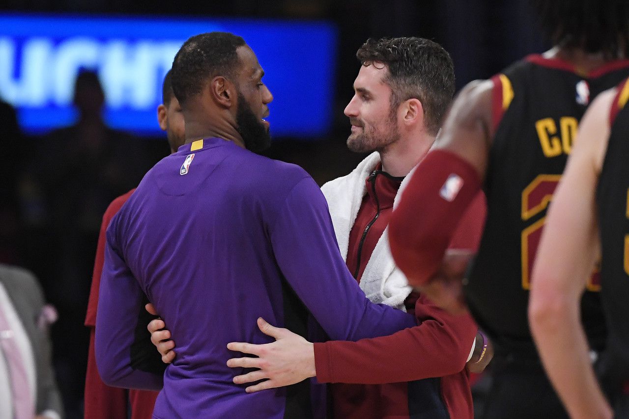 ESPN记者斯皮尔斯披露：詹姆斯有望重返湖人，乐福传将同队效力