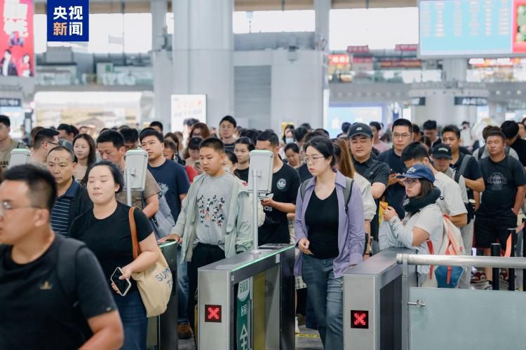 长三角铁路2026年端午假期运输启动 首日预计发送旅客348万人次 第1张 长三角铁路2026年端午假期运输启动 首日预计发送旅客348万人次 第1张