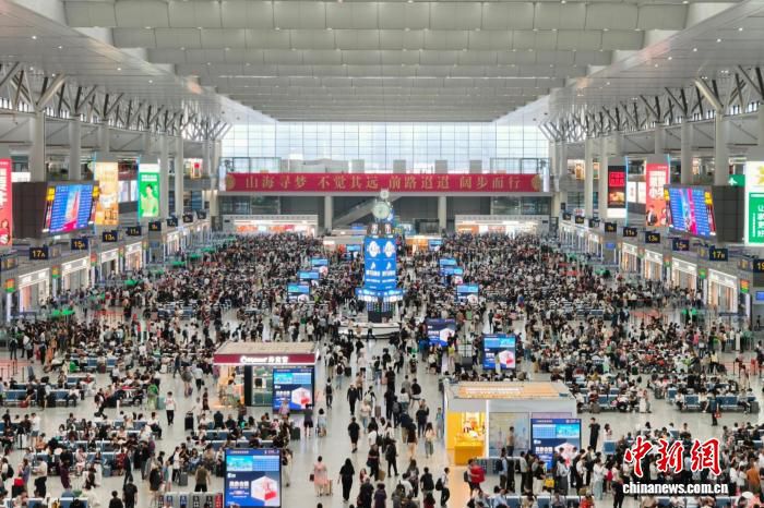 铁路上海站18日预计发送旅客56.6万人次 同比增长8.1