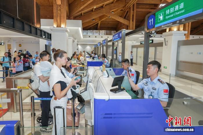 海南自贸港封关半年 出入境人员165.4万人次同比增长31.2