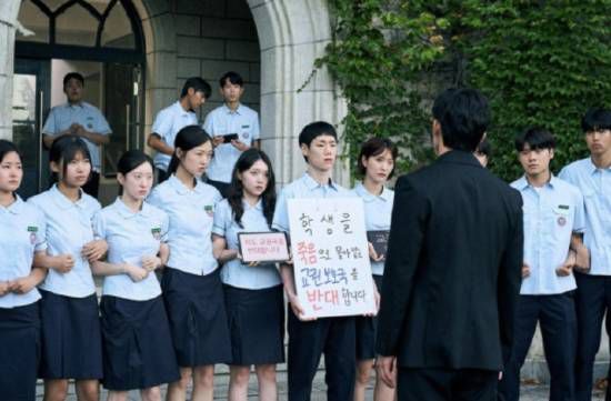 韩剧《铁拳教育》上线两周登顶网飞全球全品类榜首,续集规划引热议 第2张 韩剧《铁拳教育》上线两周登顶网飞全球全品类榜首,续集规划引热议 第2张