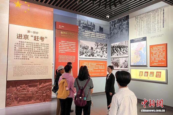 题：Citywalk探究“赶考路”  香山革命纪念馆吸引年轻人 第2张