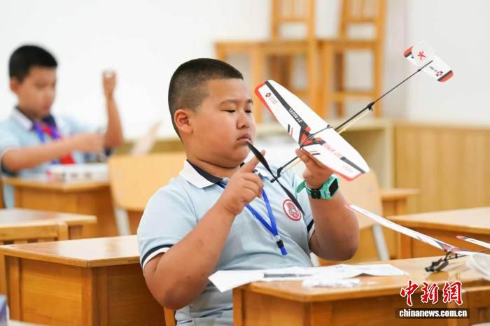 哈尔滨83所中小学600余名选手参加全国青少年航空航天模型选拔赛