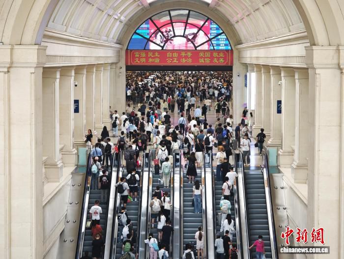 武铁预计端午小长假发送旅客358万人次 最高峰日或达85万