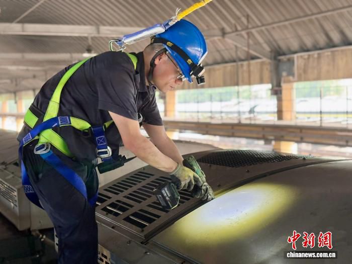 武铁预计端午小长假发送旅客358万人次 最高峰日或达85万 第3张 武铁预计端午小长假发送旅客358万人次 最高峰日或达85万 第3张