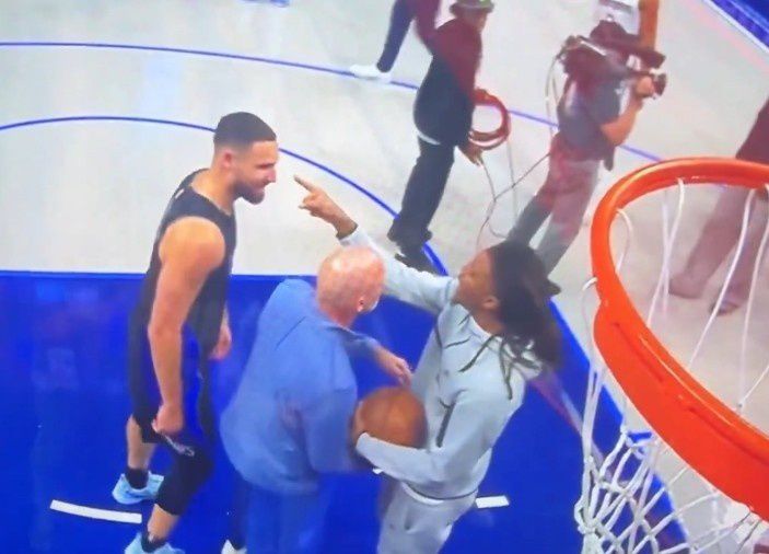 NBA赛场唇语解读:文班亚马指令引争议,赛季十大名场面回顾 第13张 NBA赛场唇语解读:文班亚马指令引争议,赛季十大名场面回顾 第13张