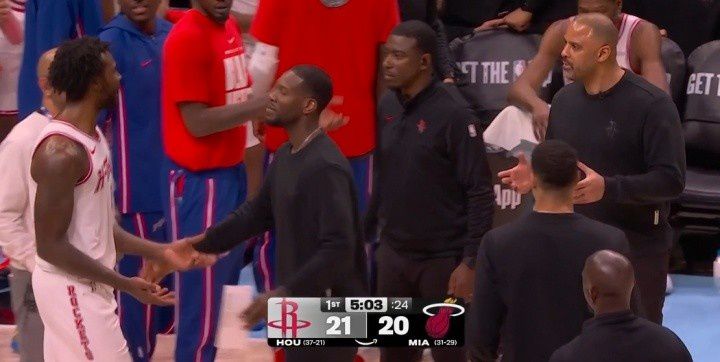 NBA赛场唇语解读:文班亚马指令引争议,赛季十大名场面回顾 第8张 NBA赛场唇语解读:文班亚马指令引争议,赛季十大名场面回顾 第8张