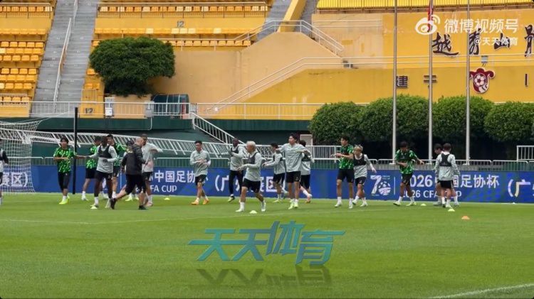 足协杯赛前训练：侯森发烧，国安紧急召入努尔艾力