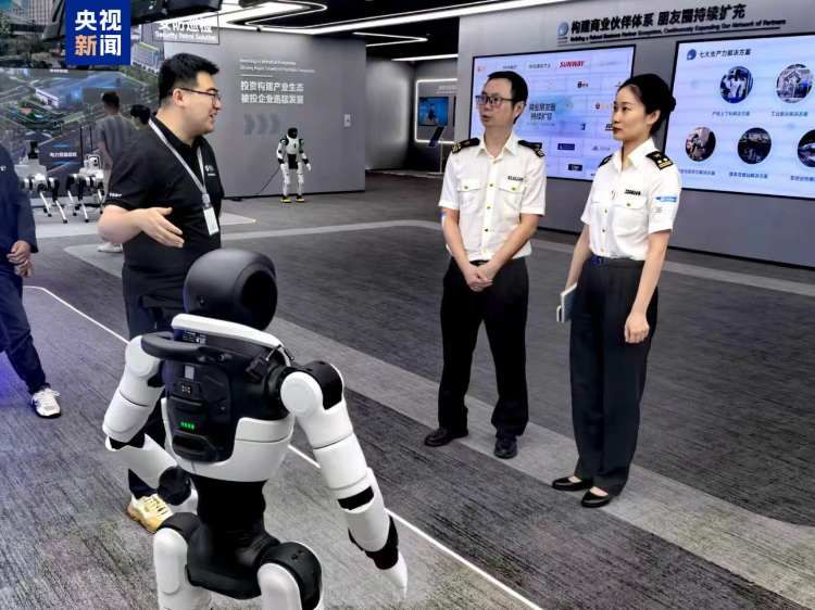 上海机器人品类出口增势显著 高端制造集群支撑外贸增长
