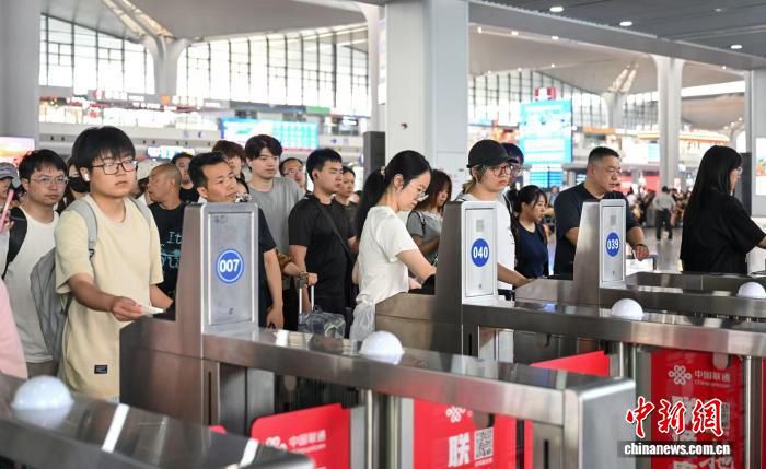 端午假期前夕 国铁太原局增开45.5对临时旅客列车