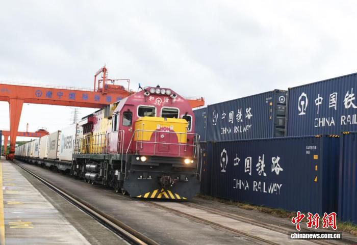 东盟鲜果批量入境 广西水果交易中心枢纽效能持续释放