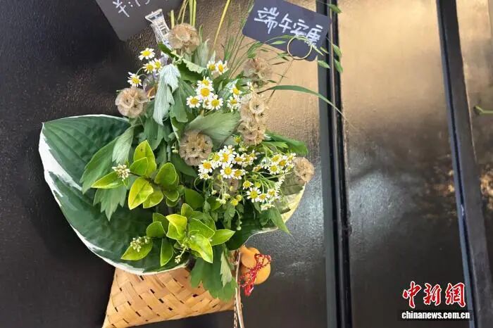 艾草菖蒲配洋甘菊，端午花束变身年轻人新社交符号