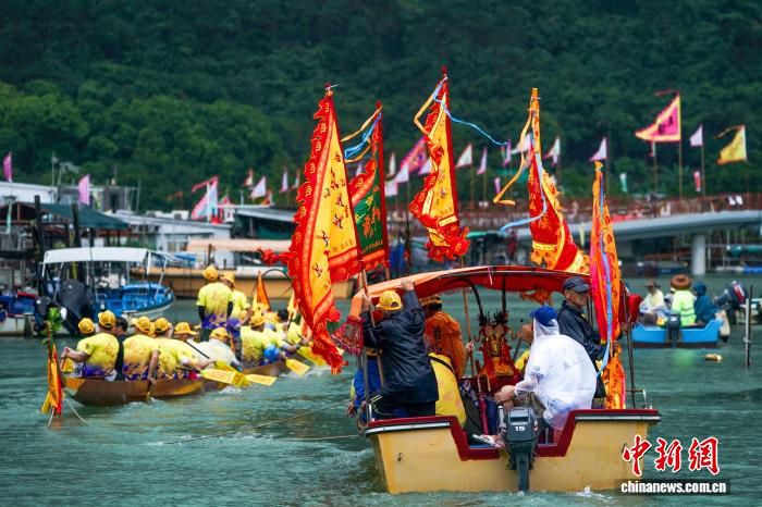 大澳渔村6月18日举行端午龙舟游涌 拉开香港端午节系列活动序幕 第2张 大澳渔村6月18日举行端午龙舟游涌 拉开香港端午节系列活动序幕 第2张