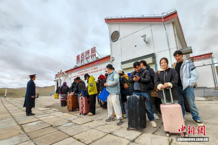 门巴族青年桑杰平措：从墨脱到雁石坪站，一名铁路客运员的“天路”历程