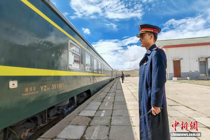 门巴族青年桑杰平措：从墨脱到雁石坪站，一名铁路客运员的“天路”历程  第2张