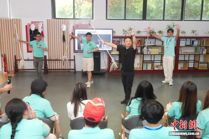 2026香港青年上海实习计划闵行团赴上海戏剧学院附属戏曲学校开展研学