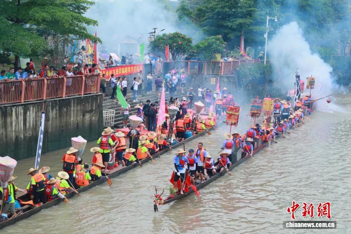 广东黄埔龙舟探亲活动 逾160人划龙舟互访 第1张 广东黄埔龙舟探亲活动 逾160人划龙舟互访 第1张