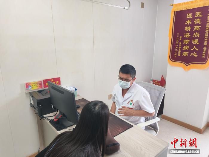 河南医疗援疆成果在哈密维吾尔医医院集中展示