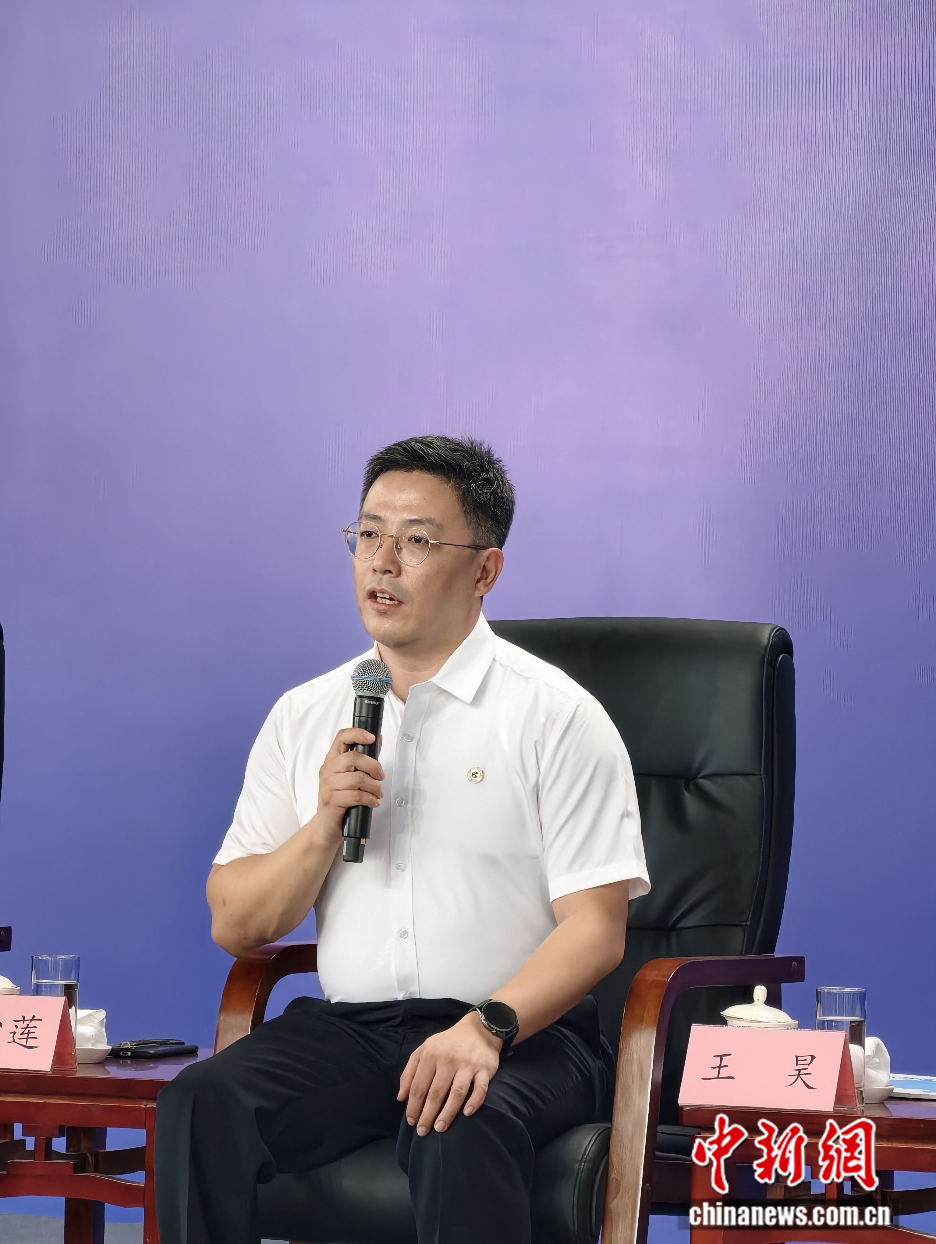国务院新闻办首次在生产一线举行中外记者见面会 第2张 国务院新闻办首次在生产一线举行中外记者见面会 第2张