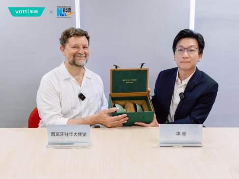 华帝赠予西班牙队龙泉青瓷非遗作品 成中国区官方厨电合作伙伴 第3张 华帝赠予西班牙队龙泉青瓷非遗作品 成中国区官方厨电合作伙伴 第3张
