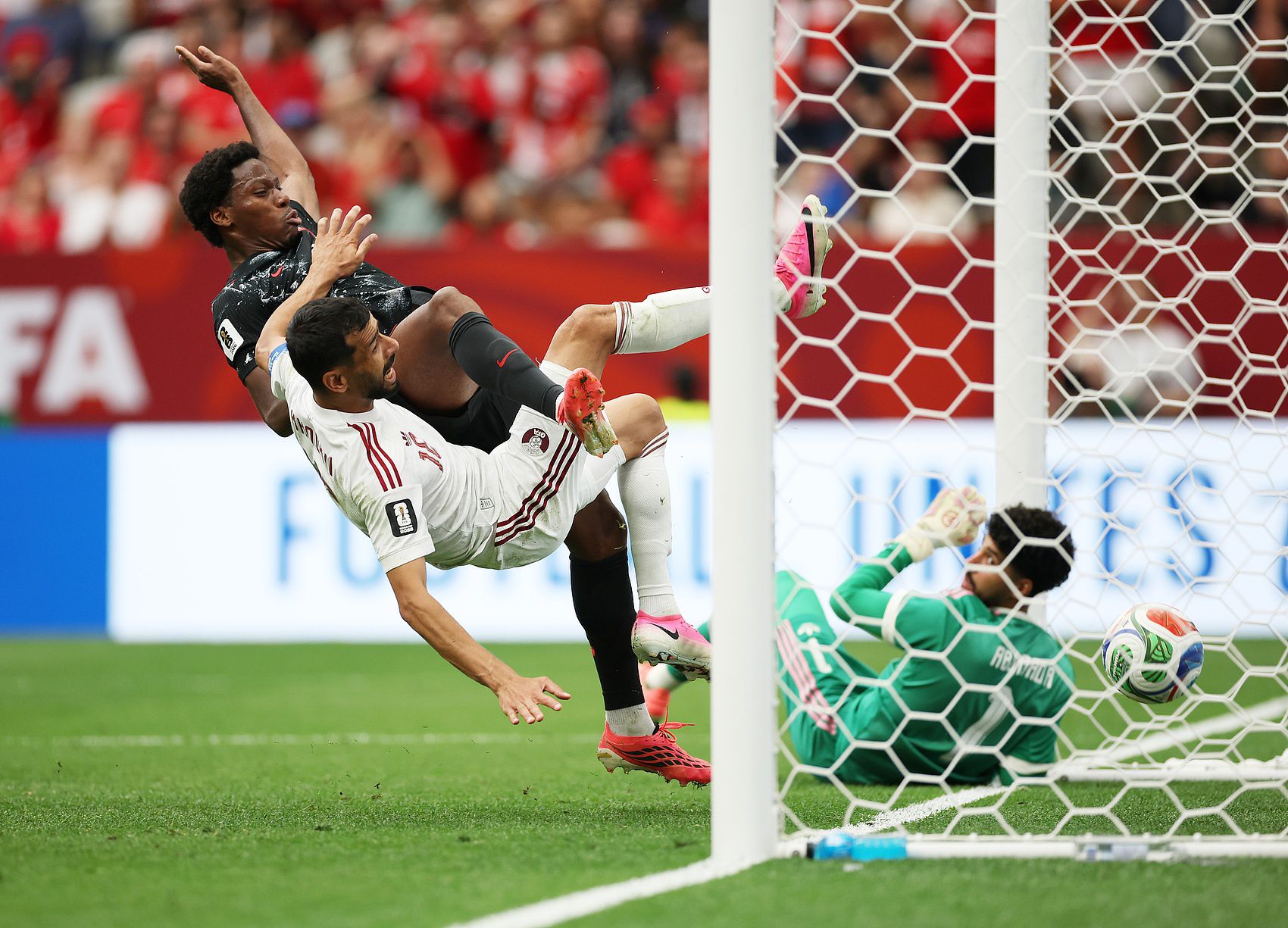 加拿大6-0击败卡塔尔取得队史世界杯首胜升至B组榜首 第10张 加拿大6-0击败卡塔尔取得队史世界杯首胜升至B组榜首 第10张