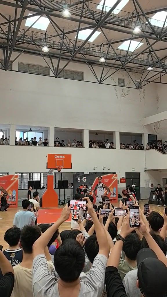 P.J·华盛顿中国行三分投篮5投0中，本赛季三分命中率32.5
