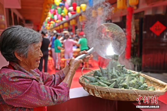苏州金鸡湖端午龙舟赛赛前训练启幕 多国队伍参与  第2张