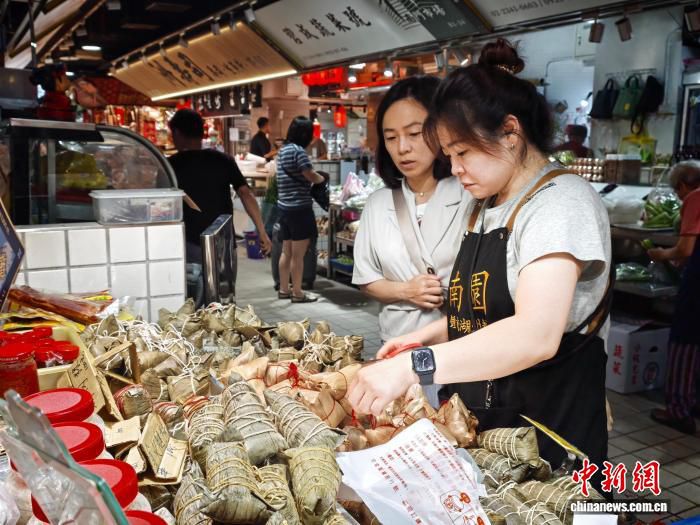 湖州粽飘香宝岛：南门市场粽子老店端午迎来选购热潮