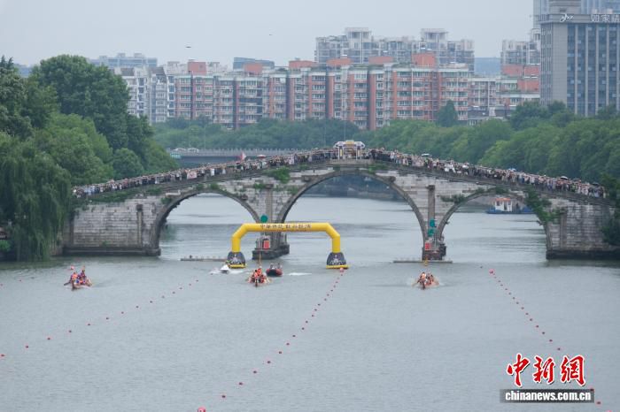 近40支龙舟队伍京杭大运河竞速 2026中华传统龙舟竞演杭州站举行