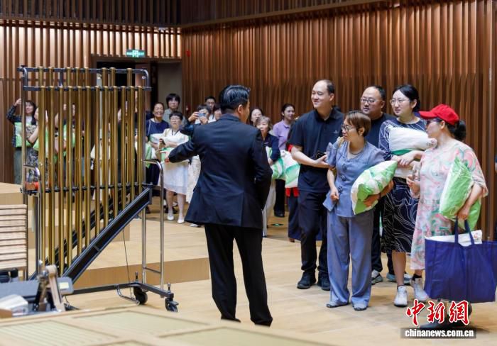 无锡交响乐团成立三周年系列活动启动 推动高雅艺术融入市井 第2张 无锡交响乐团成立三周年系列活动启动 推动高雅艺术融入市井 第2张