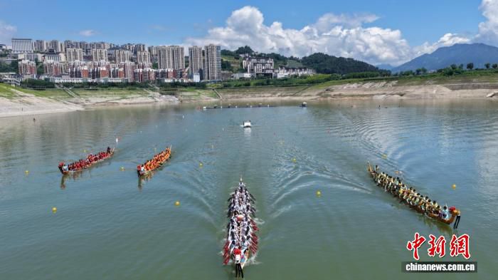 2026屈原故里传统龙舟赛鸣锣开赛 手工木质大龙船时隔26年亮相
