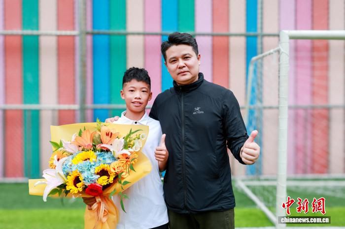 南京12岁足球小将孟新艺意大利国际青少年杯赛夺冠走红
