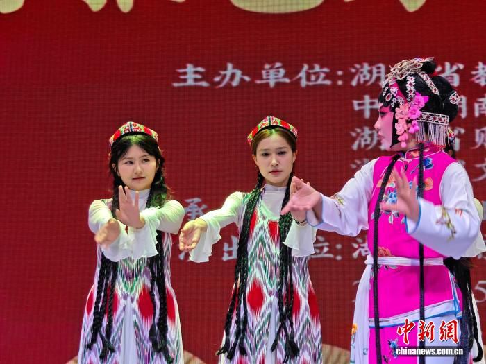 从新疆到湖南：维吾尔族姑娘的端午粽子与三年成长