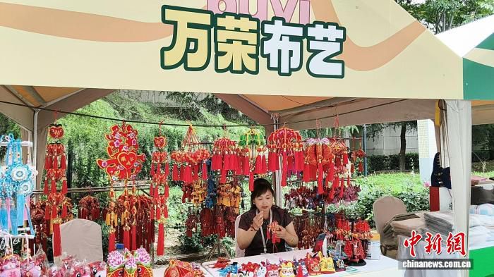 山西万荣端午香包上市 手艺人薛转心一针一线绣乡愁 第3张 山西万荣端午香包上市 手艺人薛转心一针一线绣乡愁 第3张