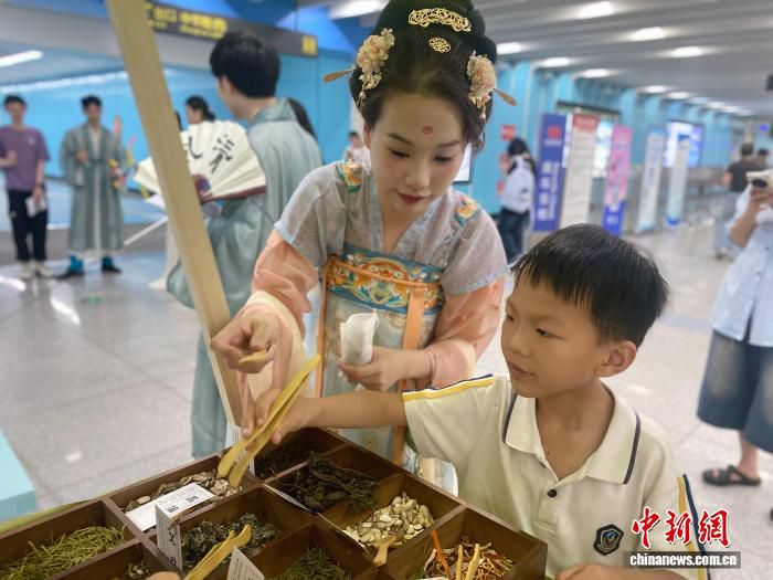 温州S1线推出端午民俗活动 乘客途中参与园博问答  第3张