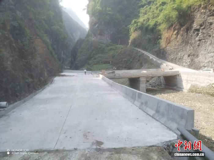 云南镇雄龙汤桥危桥改造工程竣工通车