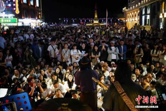 中央大街音乐角启动一个多月 60余场演出点亮百年老街夏夜 第2张 中央大街音乐角启动一个多月 60余场演出点亮百年老街夏夜 第2张