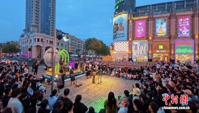 中央大街音乐角启动一个多月 60余场演出点亮百年老街夏夜