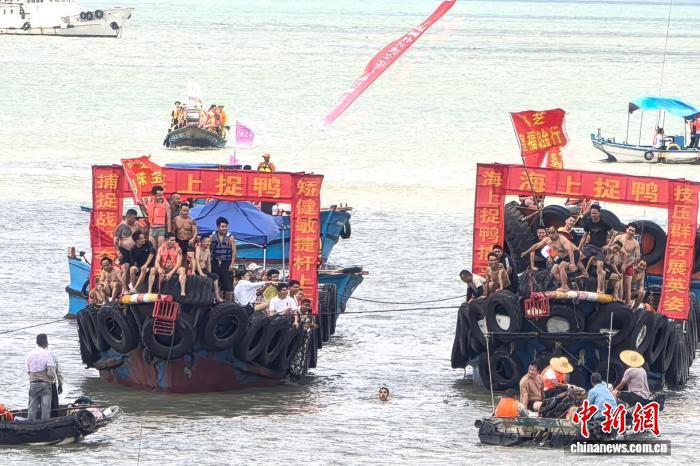 石狮蚶江举办第二十届闽台对渡文化节 万名民众参与海上泼水 第3张 石狮蚶江举办第二十届闽台对渡文化节 万名民众参与海上泼水 第3张