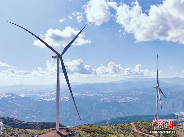 巨龙梁风电场扩建项目首批机组并网 系国内单机容量最大高原山地风电项目