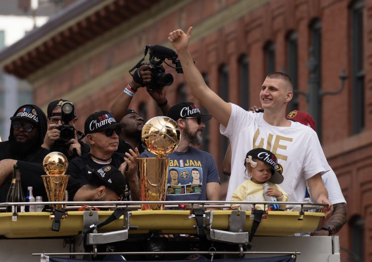 2026年NBA赛季落下帷幕 球队主场城市将举办冠军巡游活动  第6张