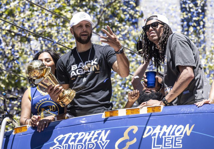 2026年NBA赛季落下帷幕 球队主场城市将举办冠军巡游活动  第7张
