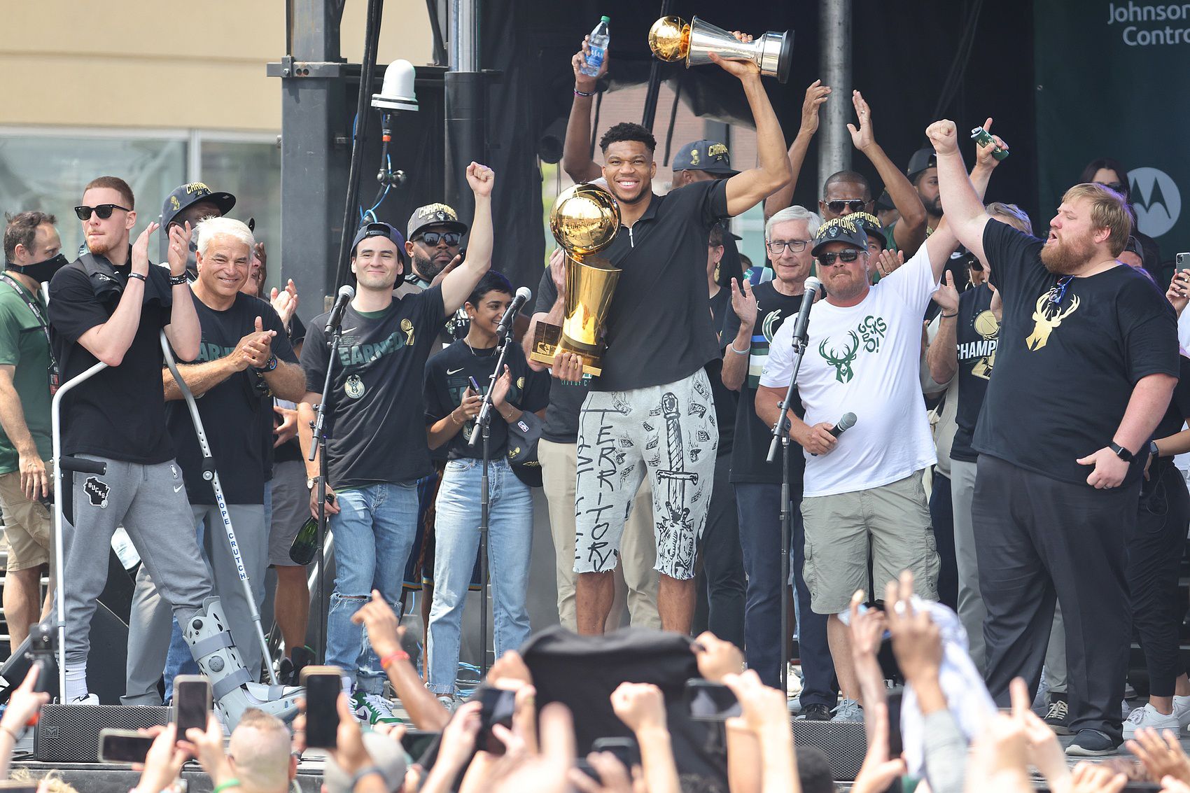 2026年NBA赛季落下帷幕 球队主场城市将举办冠军巡游活动  第8张