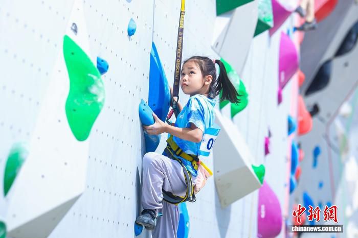 全国百余名青少年攀岩选手西安阎良同场竞技