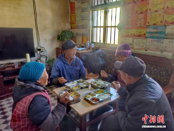 千岛湖畔山村老年助餐:20余位留守老人每日吃上“一餐热饭” 第1张 千岛湖畔山村老年助餐:20余位留守老人每日吃上“一餐热饭” 第1张