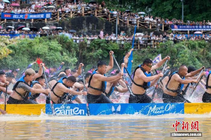两岸同胞共庆端午：台湾青年体验锦江龙舟竞逐