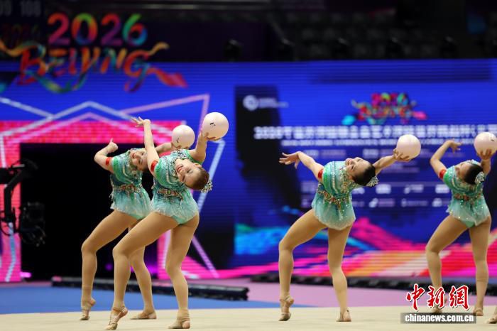 2026年艺术体操世界挑战杯北京站开幕 中国队暂列集体全能头名