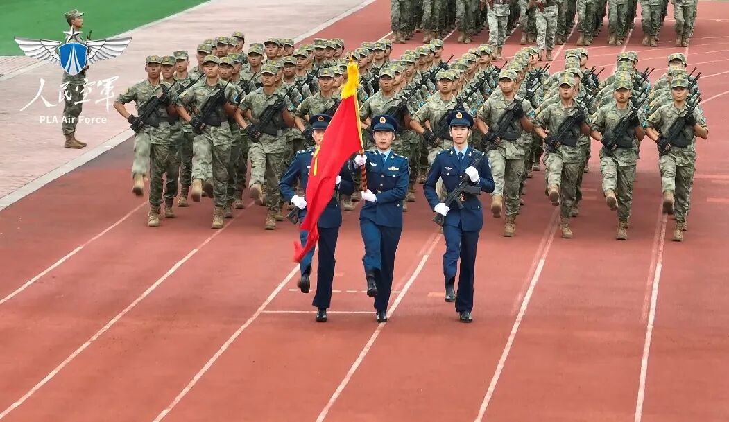 西部战区空军某部举行新兵授衔暨结训成果展示活动  第3张