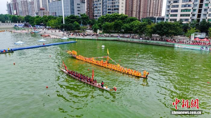 湖北洪湖端午节于内荆河开展凤舟竞渡活动  第3张